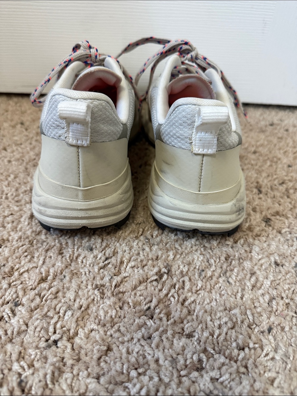 Veja cream sneakers - Sz 7 - Picture 4 of 7